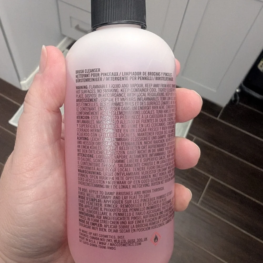 MAC Cosmetics Brush Cleanser - Soft Pink